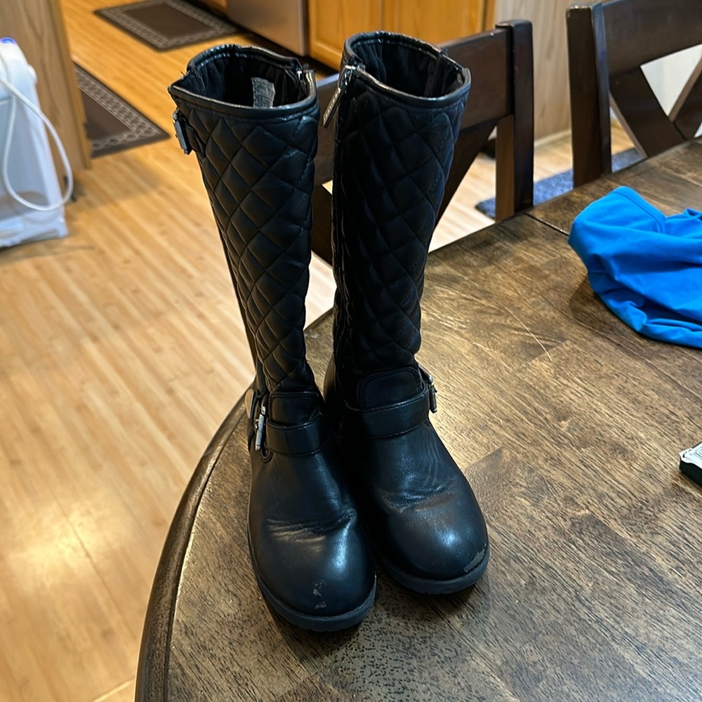 Girl size 13 Michael Kors boots- great shape